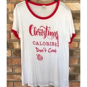 Paper Crane Women’s Red and White Short Sleeve Christmas Graphic Tee Size Large